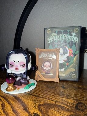 Skull Panda - Dark Night Morticia